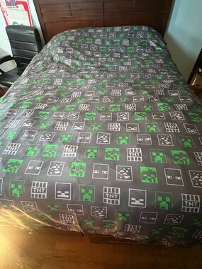 Minecraft-Inspired Grey & Green Bedding Duvet Cover 96”x66”
